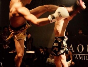 RAOU JAPANキックボクシングジムのイケメン会員まさし25才ボクシング経験1年vs修代表の魔の左腕スパーリング対決4分1本勝負！